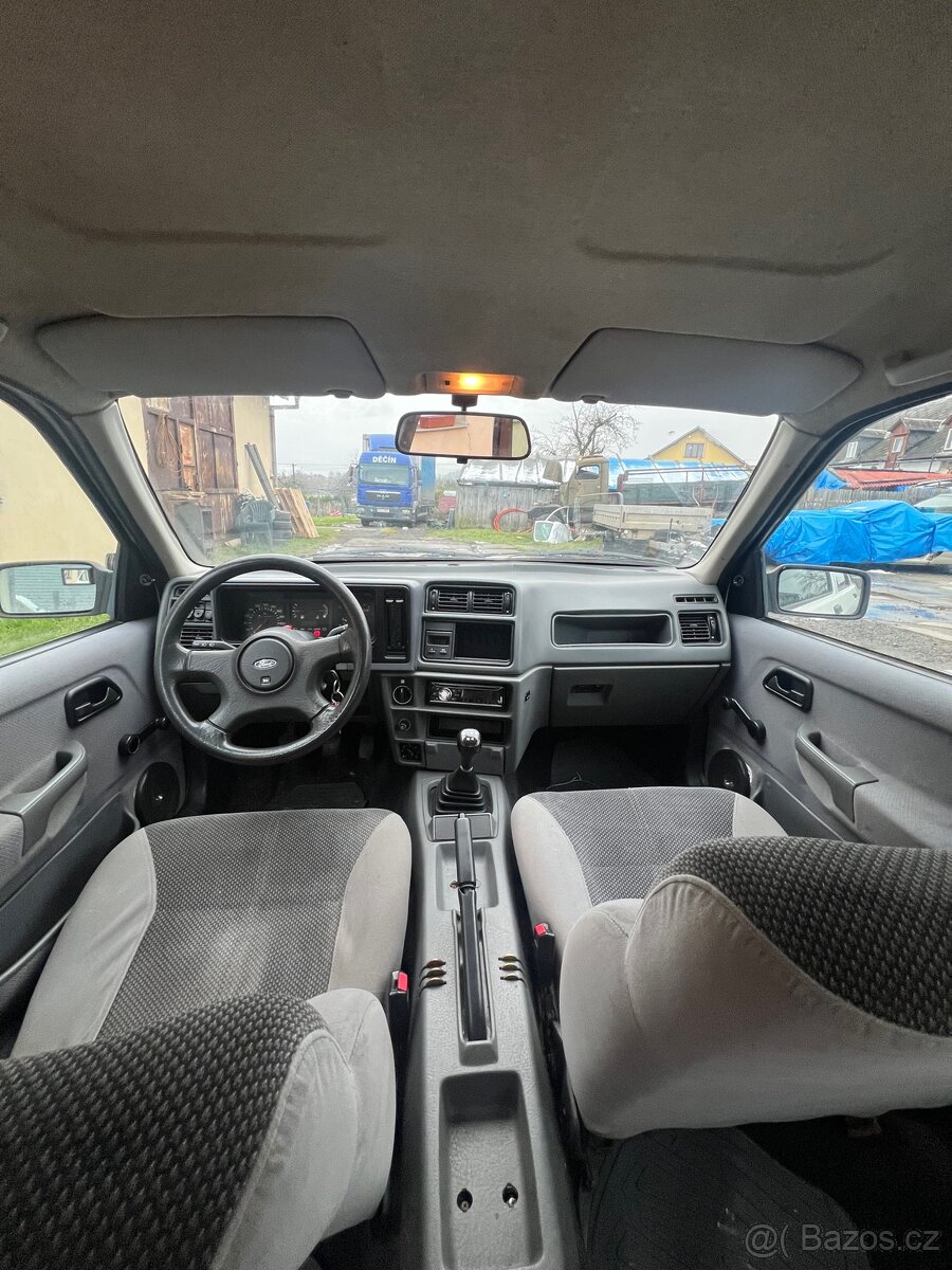 Ford Sierra 1.6i CLX - 14