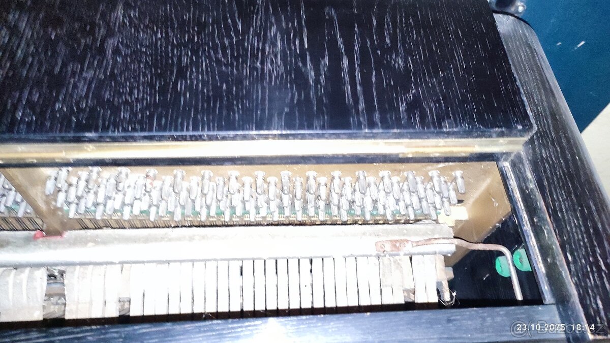 Pianino Petrof, za odvoz, oprava nutná - 14