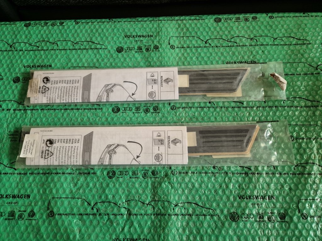 dekorativní ozdobné a ochranné lišty prahu Renault Clio 4 82 - 14