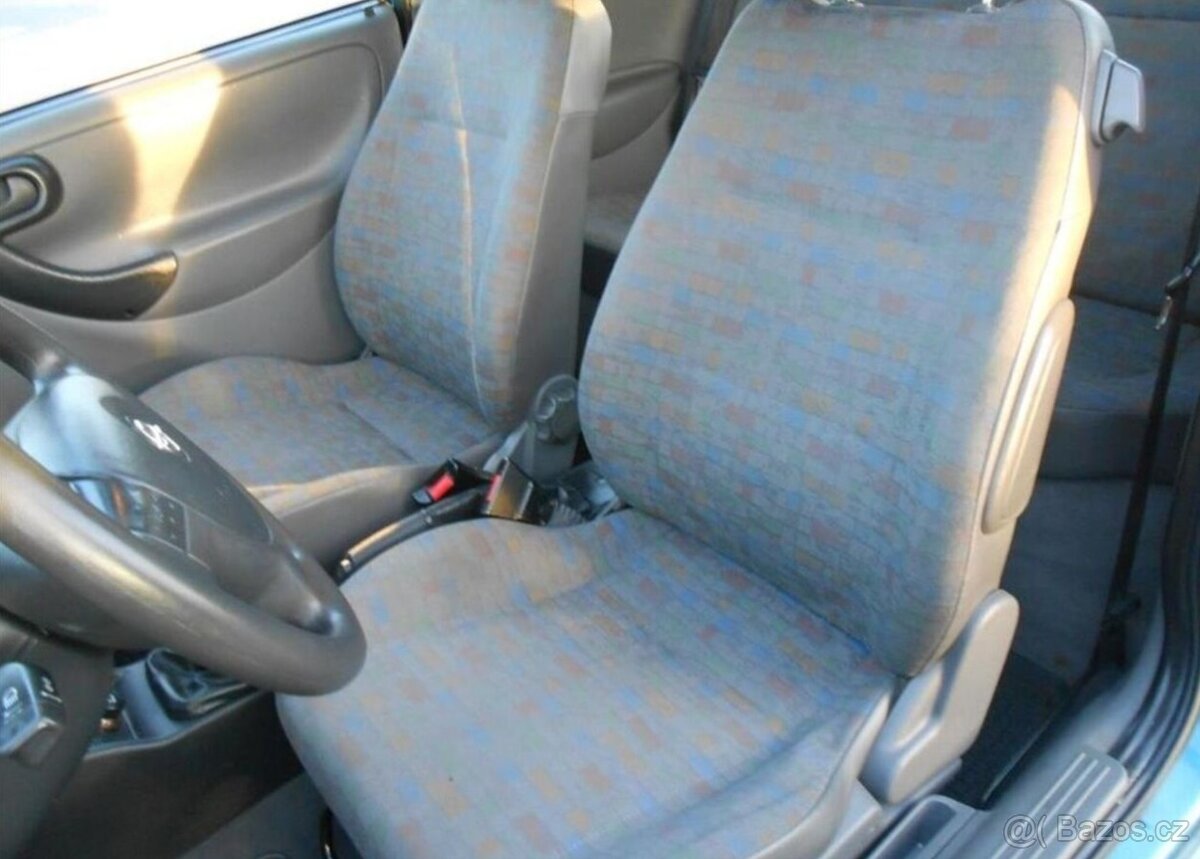 Opel Corsa 1,0 12V Club benzín - 14