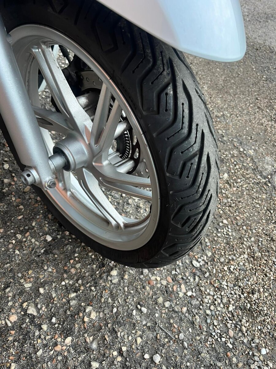 Honda SH 300i ABS (2017) TOP stav - 14