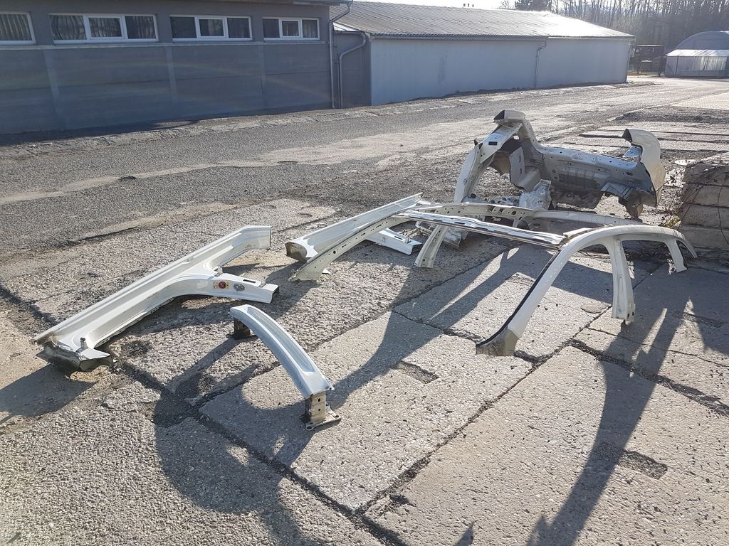 Výřez karoserie Škoda Rapid Spaceback, již rozřezáno, LEVNĚ - 14