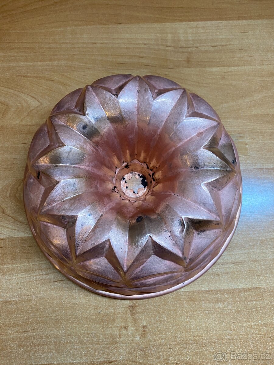 Sběratel nabízí staré měděné formy - 14