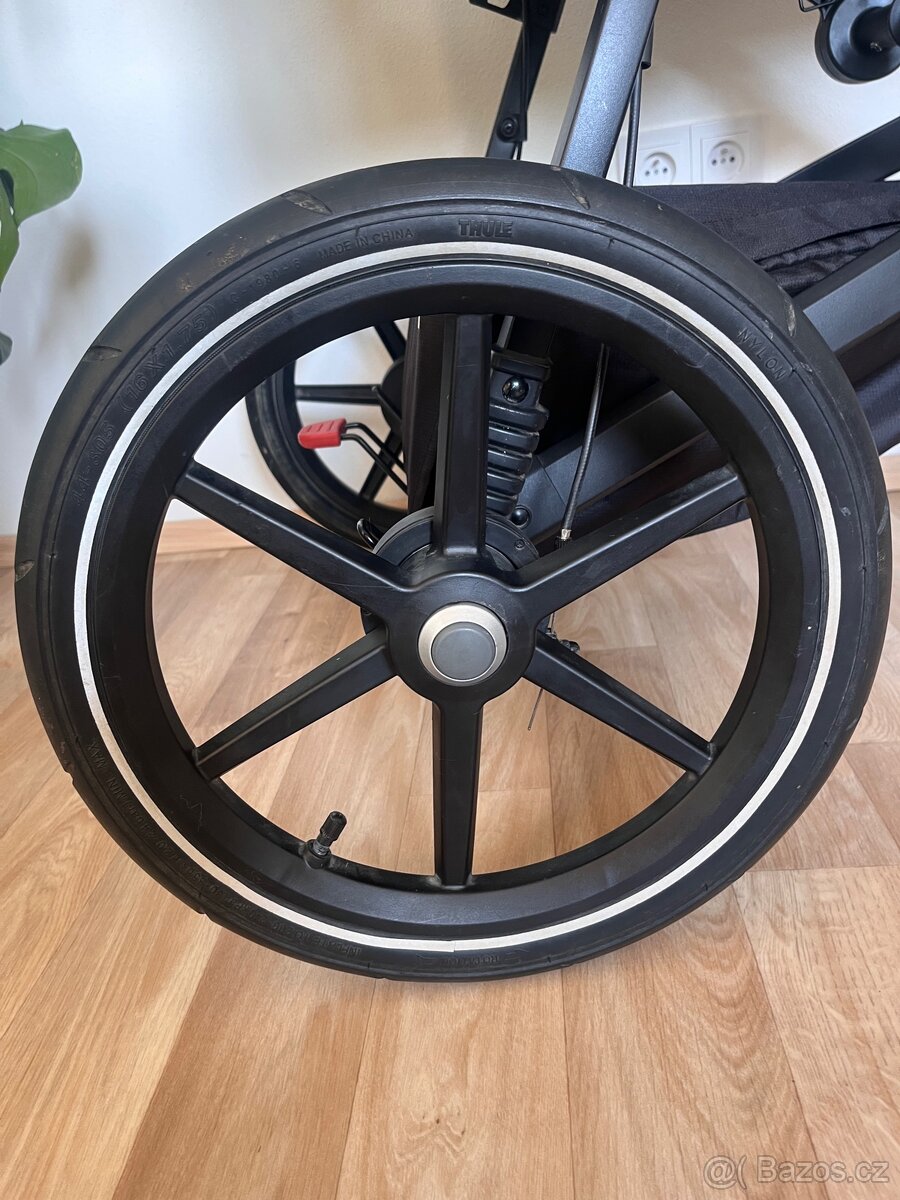 Thule Urban Glide 2 + korba a příslušenství - cena k jednání - 14