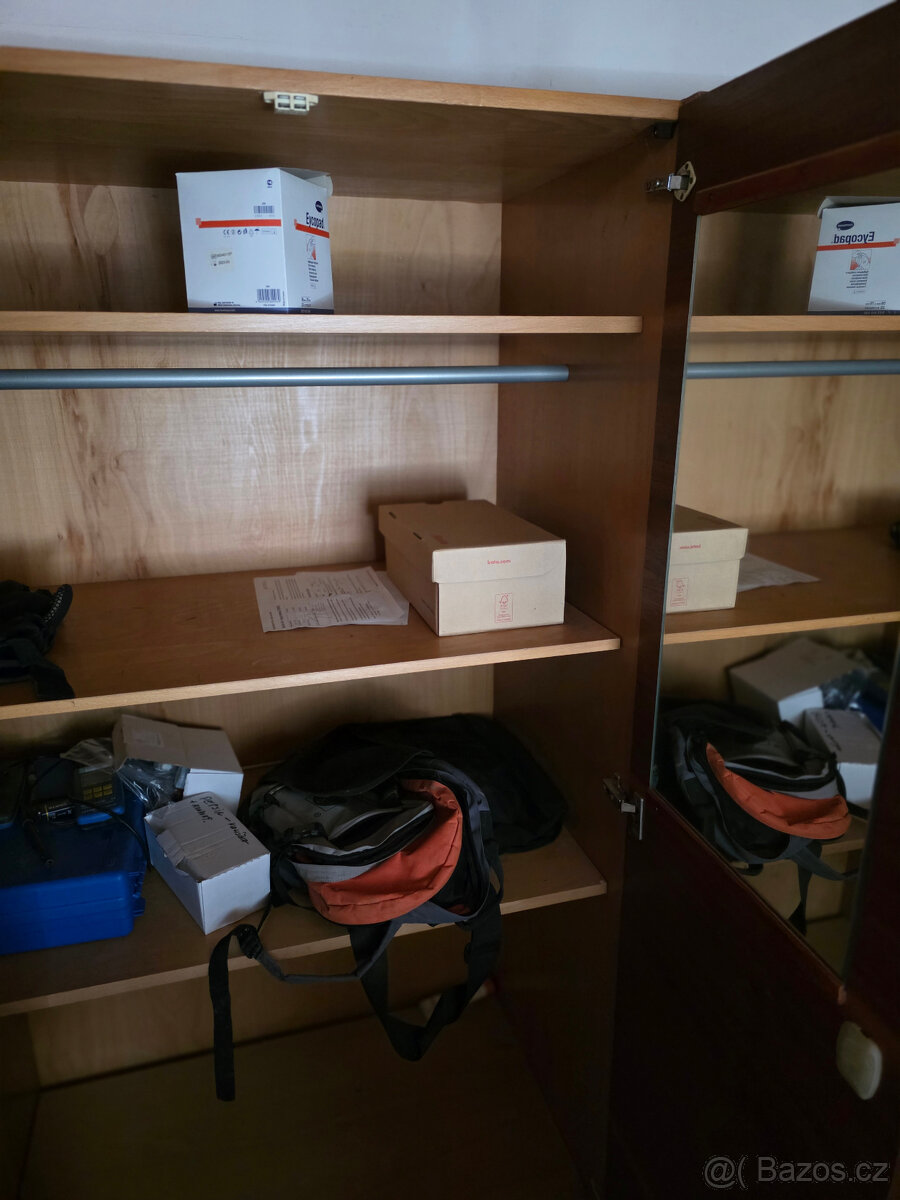 Obyčejné i luxusní skříně. - 14