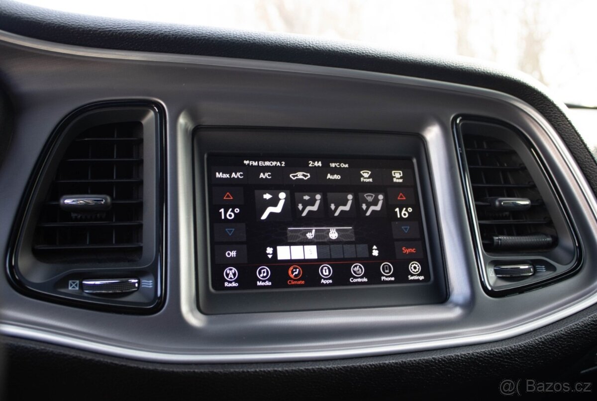 Dodge Challenger 5,7 HEMI RT - 14