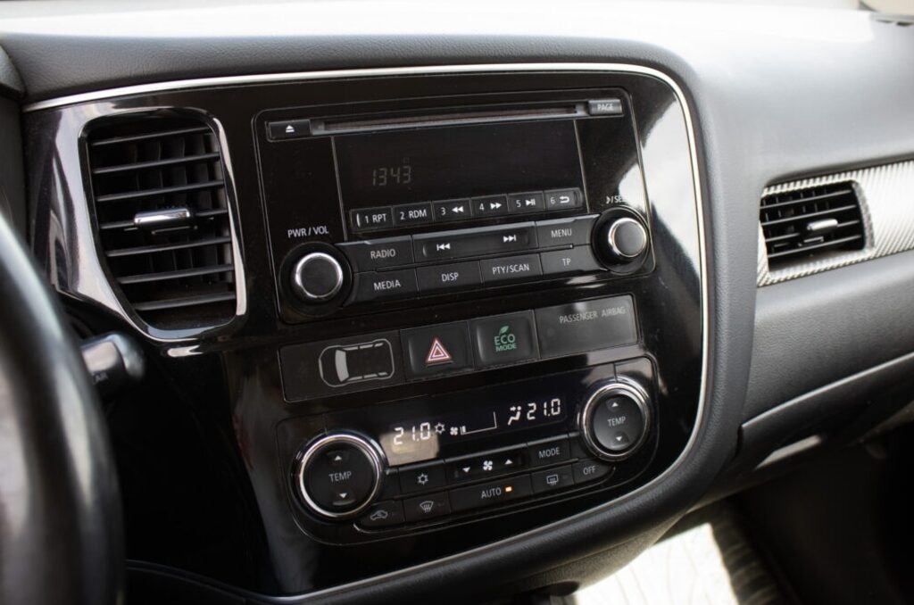 Mitsubishi Outlander z roku 2012 - 14