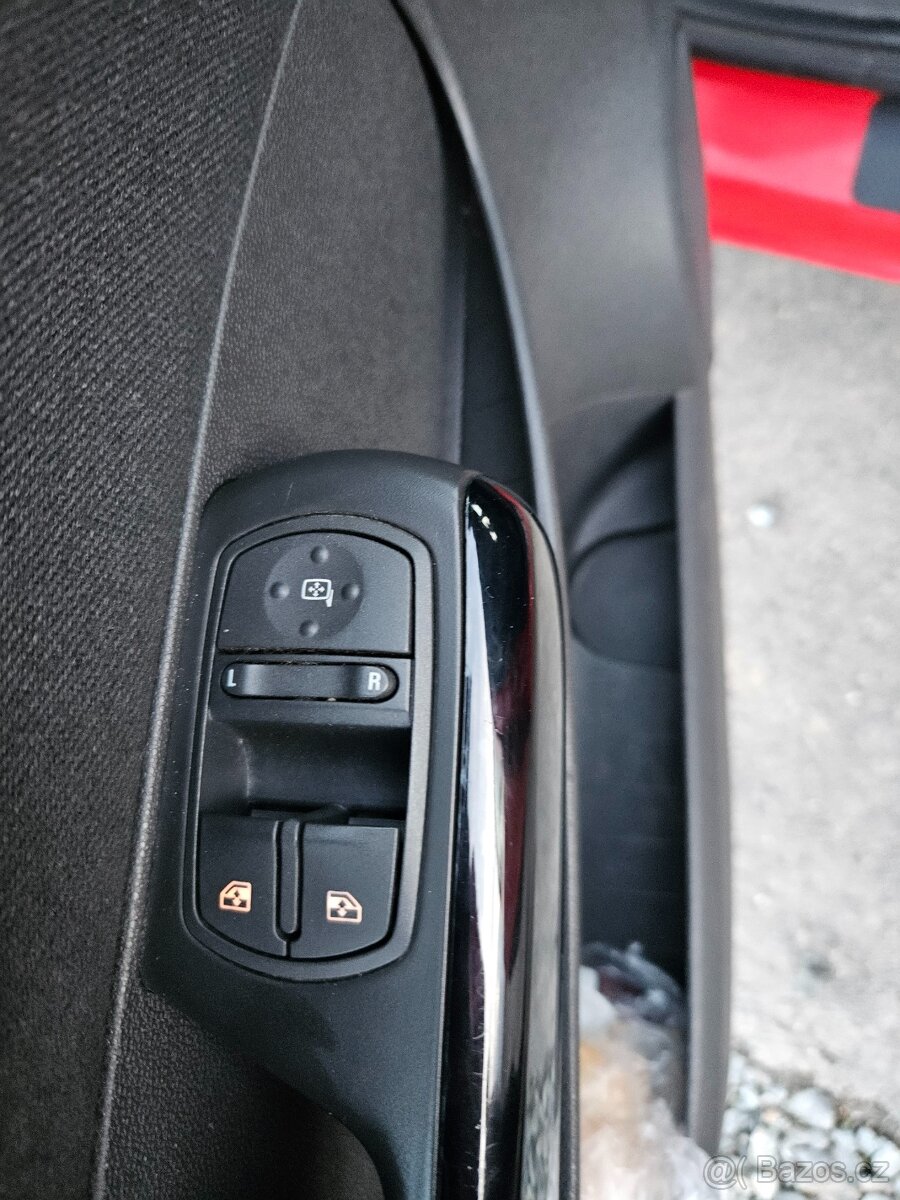 Opel Corsa D 1.4 benzín - 14