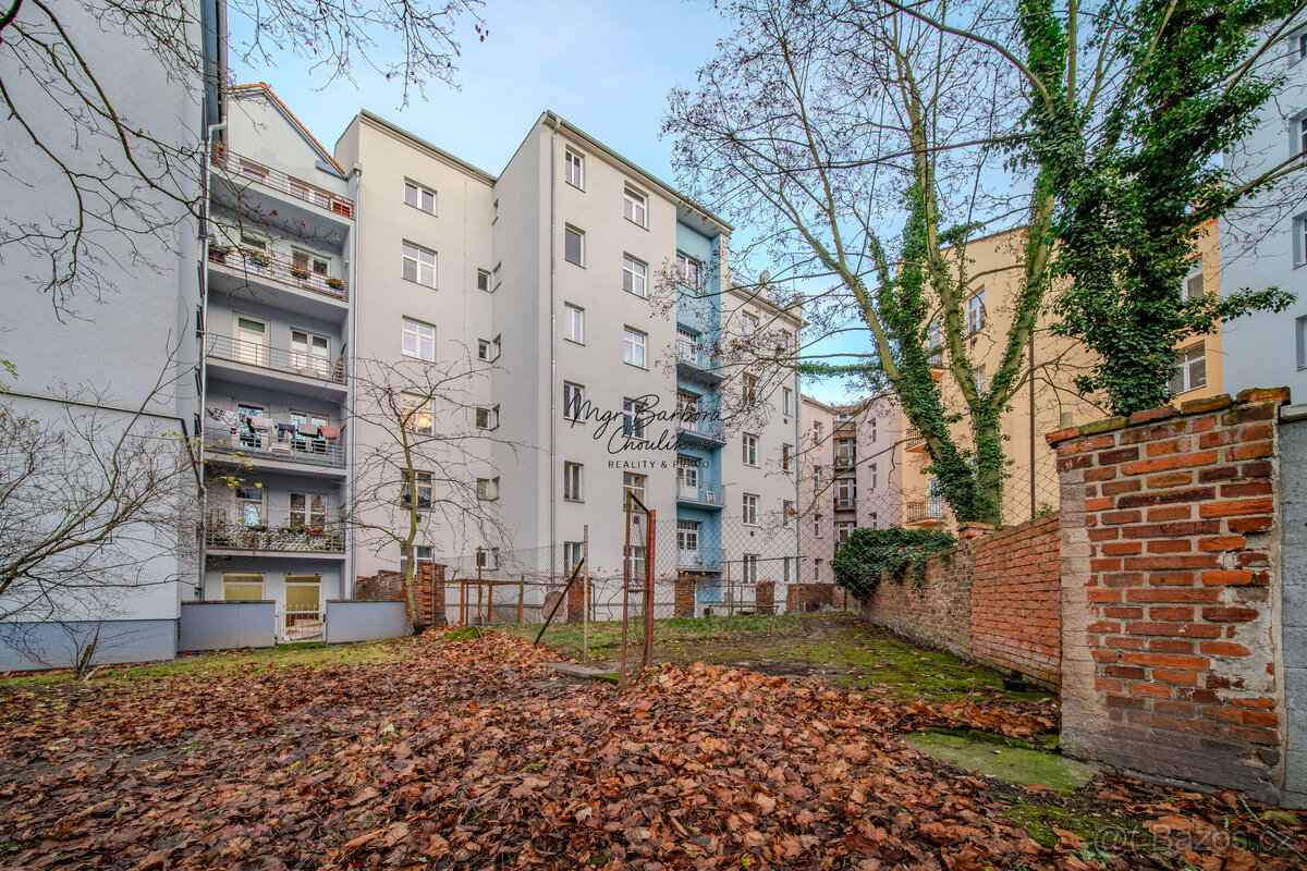 Prodej krásného bytu 2+kk s předzahrádkou a zahradou v ul. E - 14