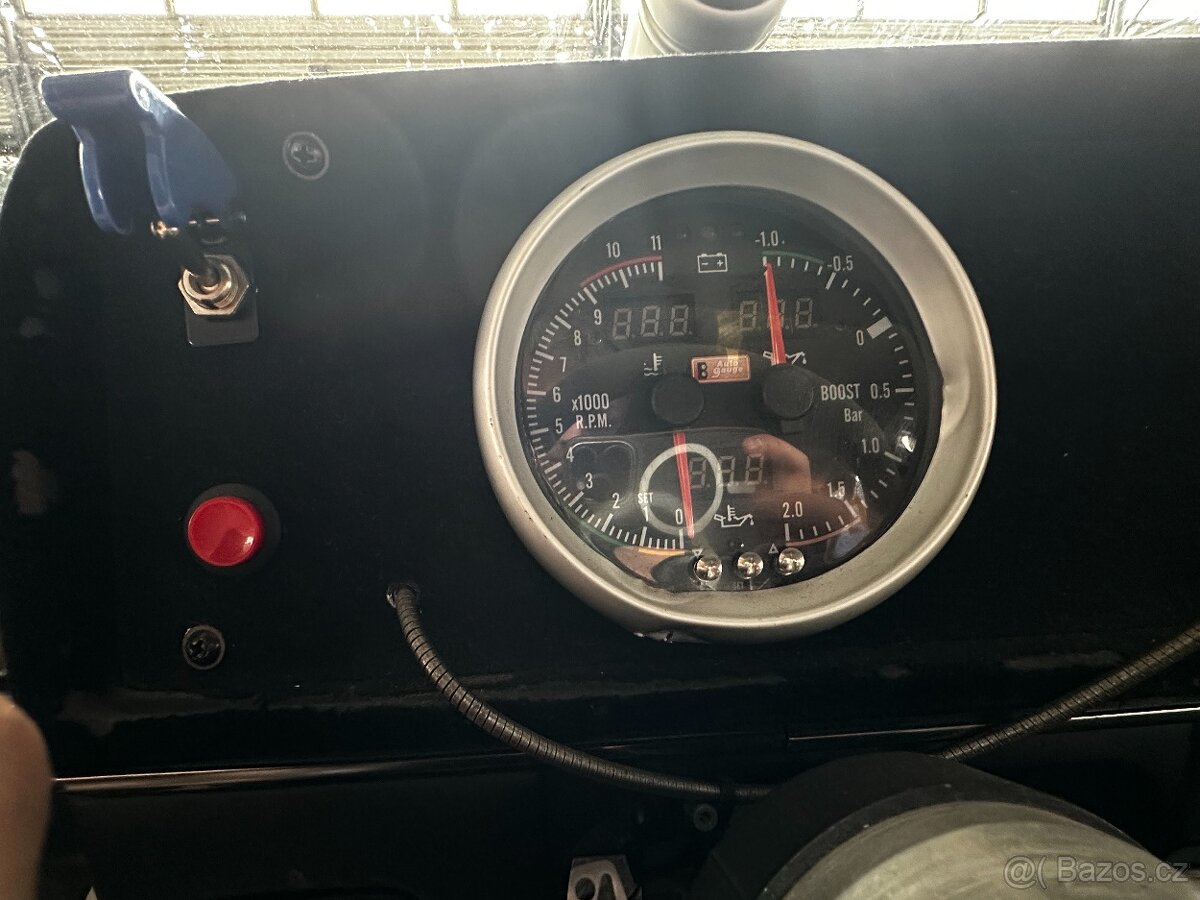 Volkswagen Golf závodní 1991 GTI raketa Rallye, cca 200 koní - 14