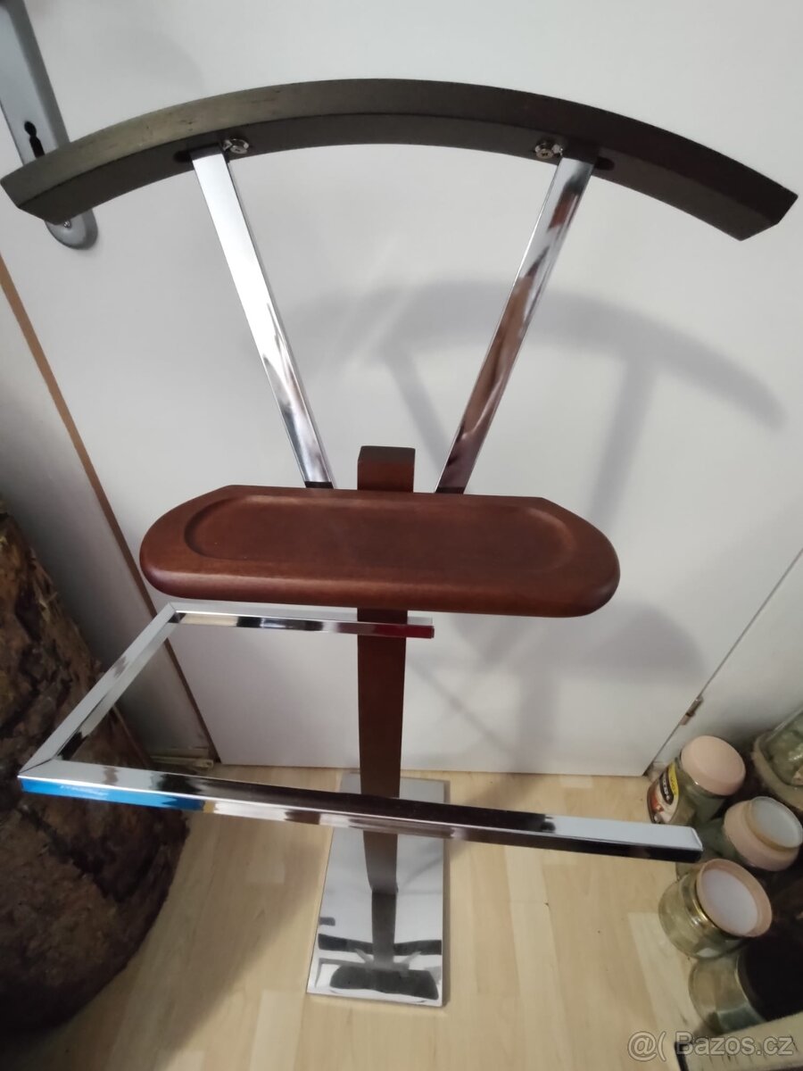 Sluha věšák hezký stav - 14