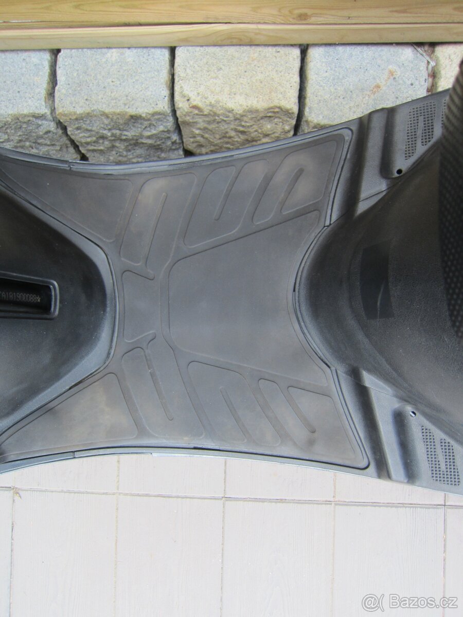 Skútr Kentoya 50 Zoom 4 takt, najeto jen 4800 km, r.v..2008 - 14