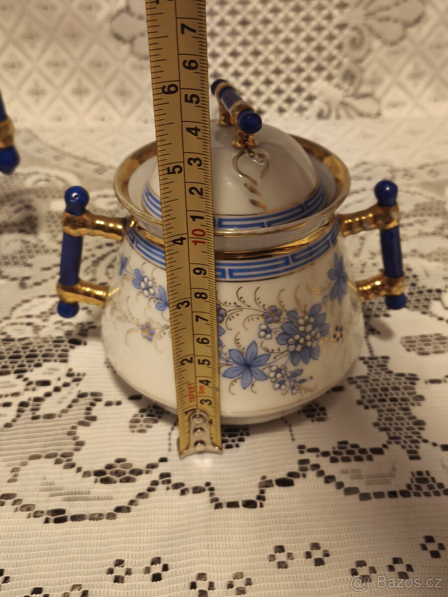 Stará porcelánová konvička. - 14