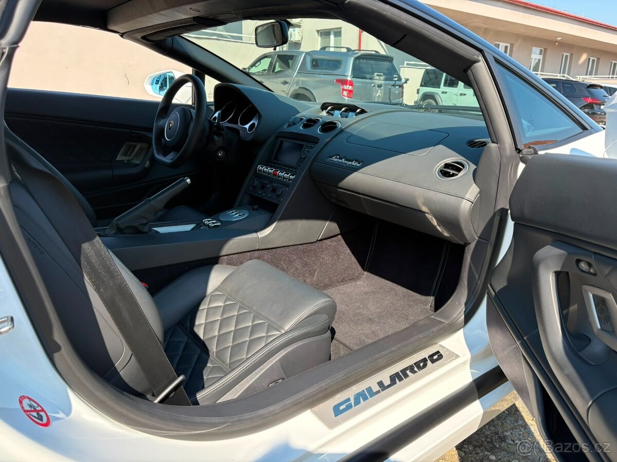 Lamborghiny Gallardo LP 550-2 bílá - 14