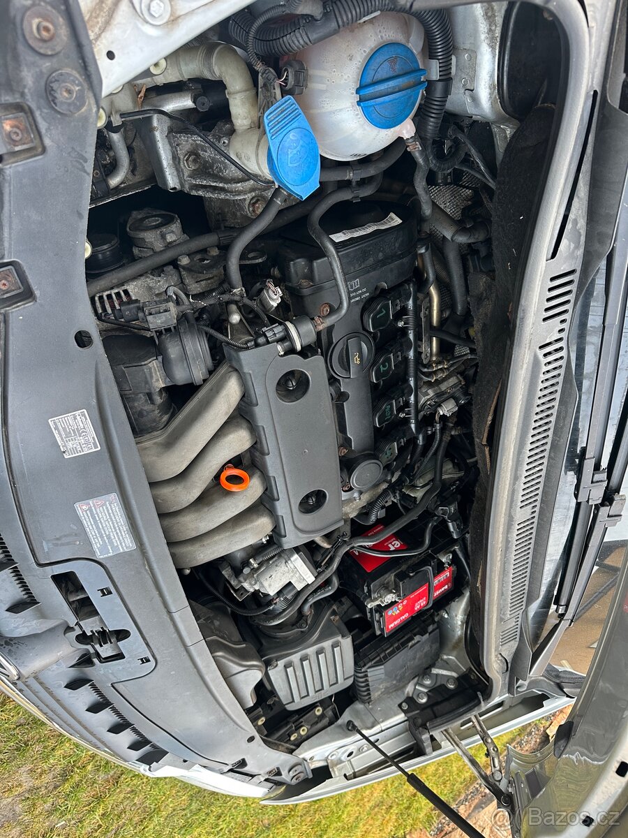 Volkswagen Touran 2.0 benzín, 110 kW, 2004 - 14