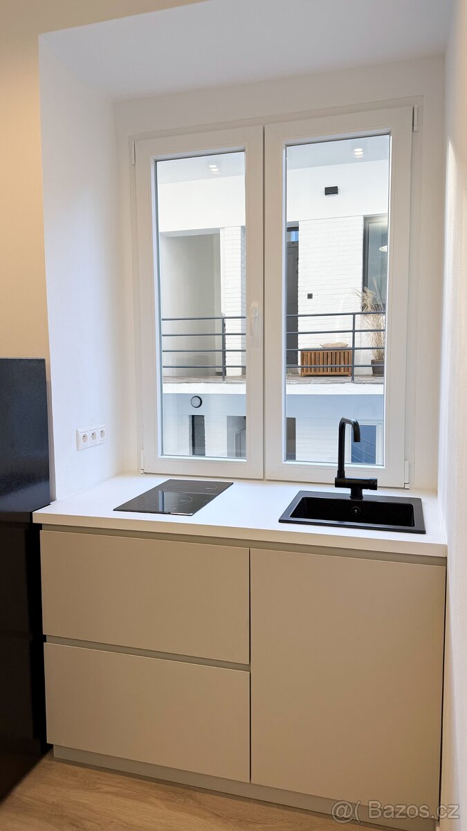 Pronajem bytu 1+kk 18,2 m² Ortenovo náměstí - Holešovice - 14