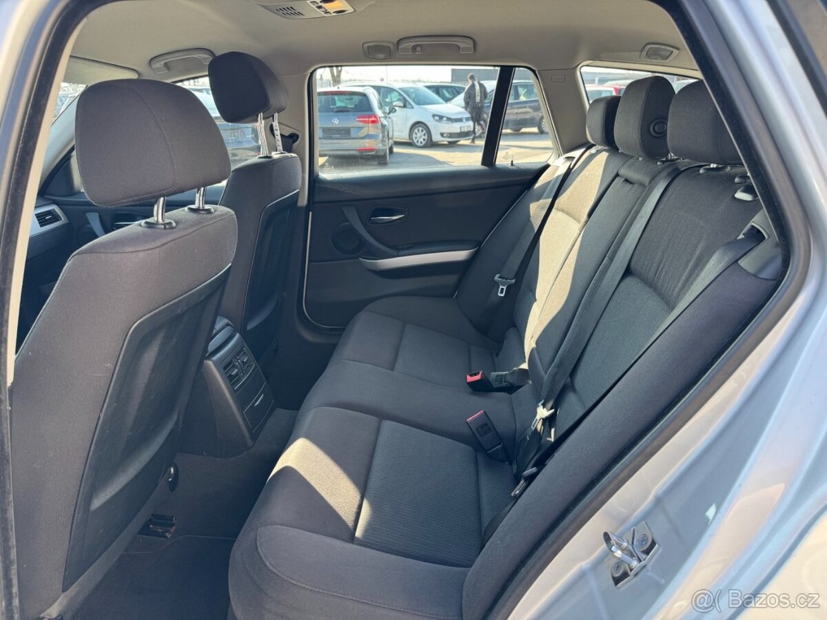 BMW Řada 3 Touring 318d - 14
