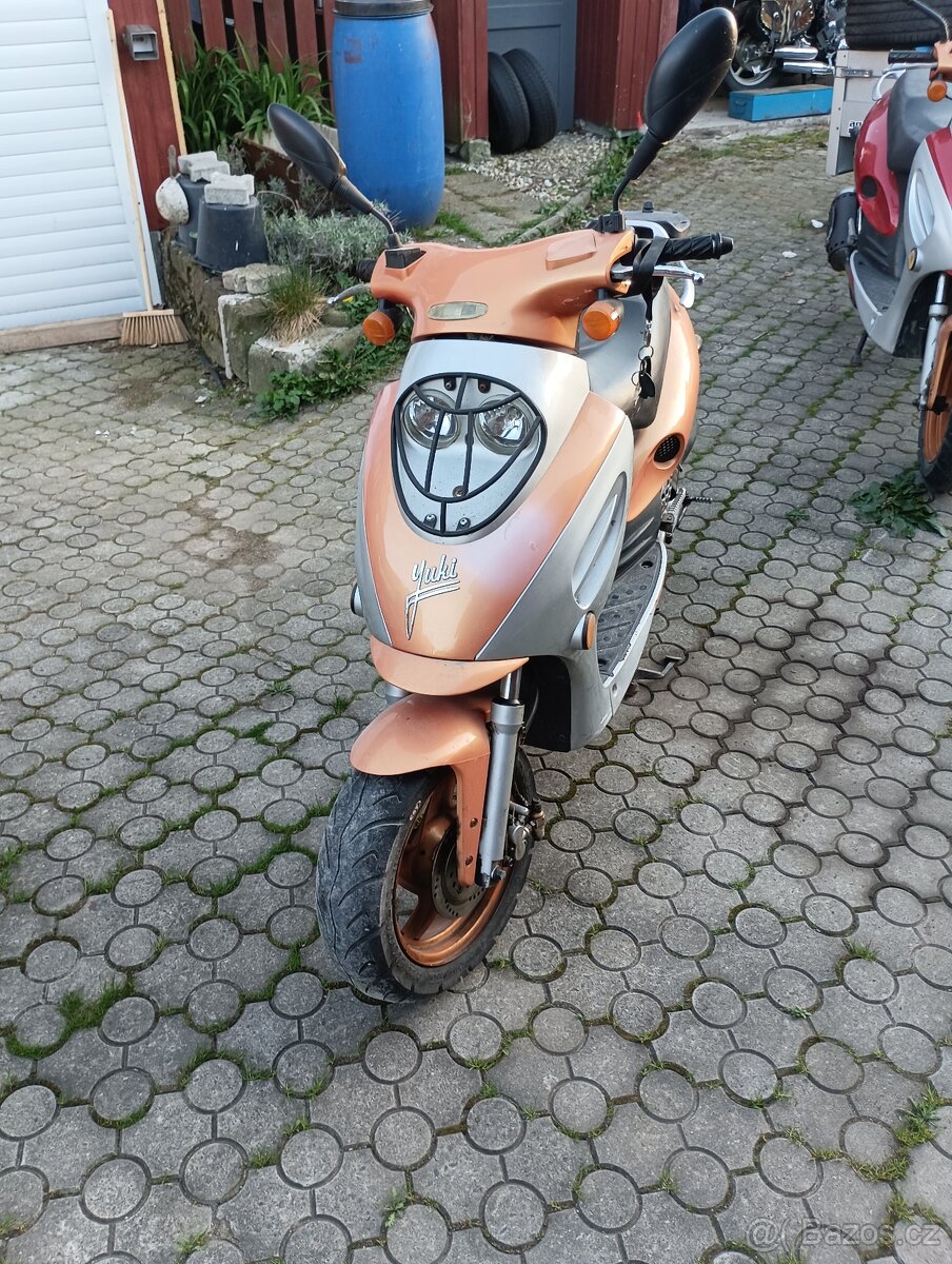 Dva skútry Yuki rally a Moto Zeta - 14