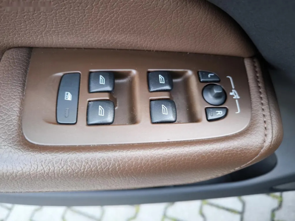 Volvo XC60, 2.0i B5 AWD Momentum Pro - 14