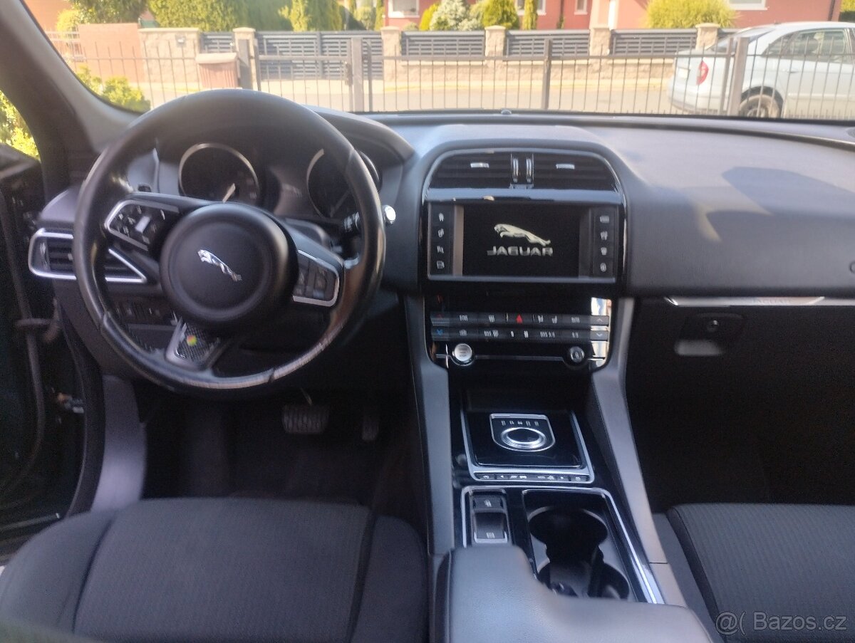 Jaguar F-Pace 300d- V6, 221kw 4x4 - 14