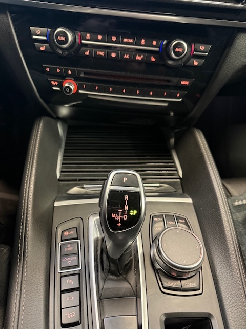 X6 xDrive30d F16, rok 2018 - 14