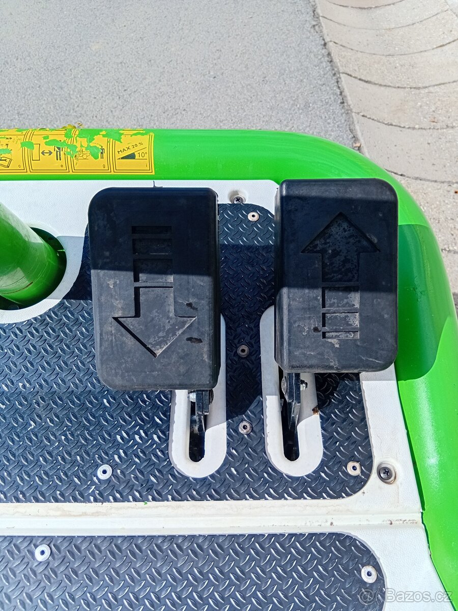 Prodám zahradní traktor Etesia Bahia MHHE Hydro - 14