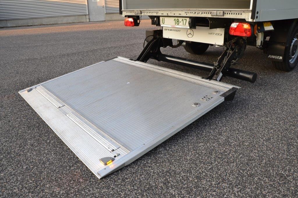 Mercedes-Benz Sprinter 317 hydr. čelo velká výbava - 14