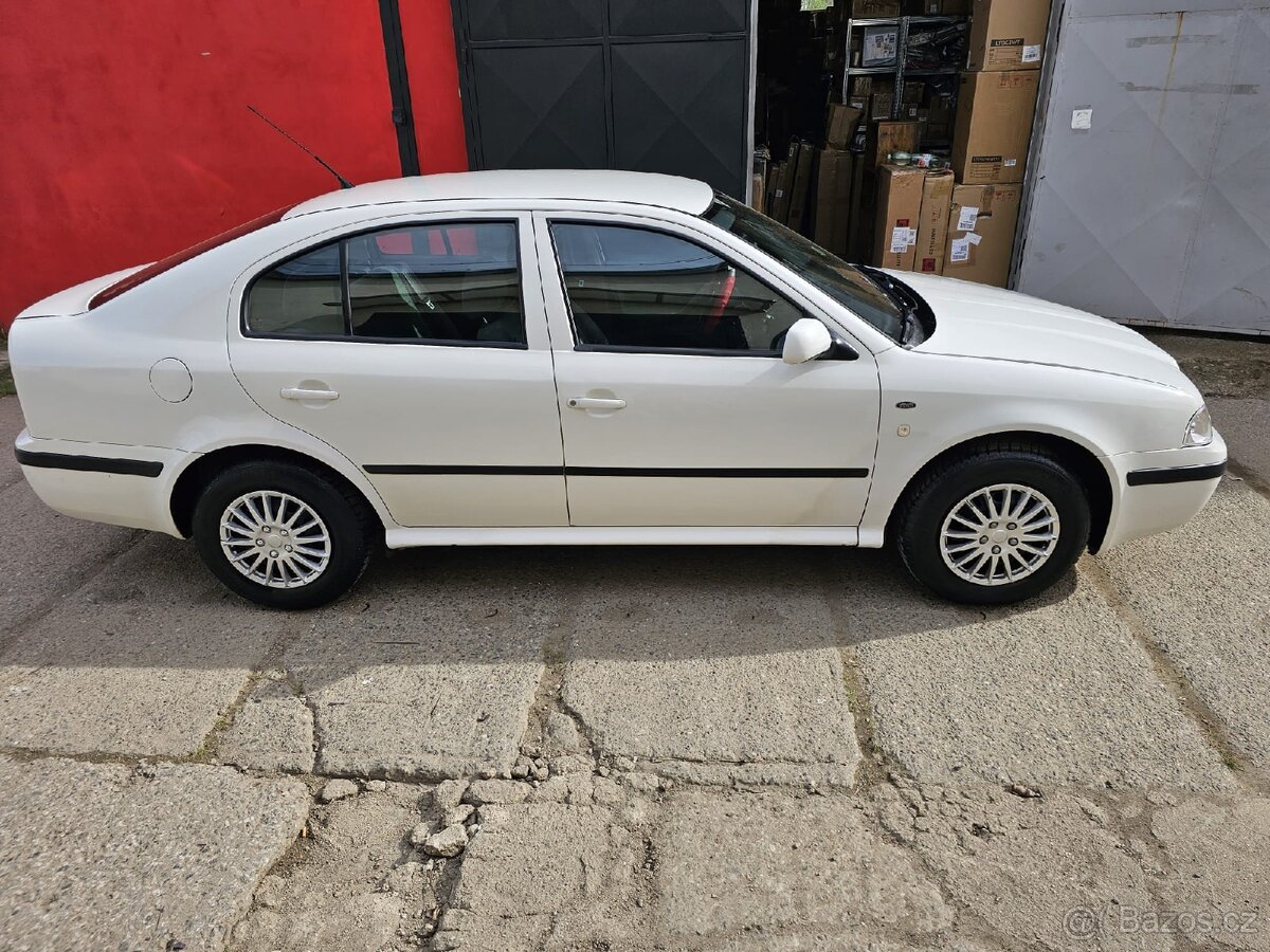 ŠKODA OCTAVIA 1,6 BENZIN - 14