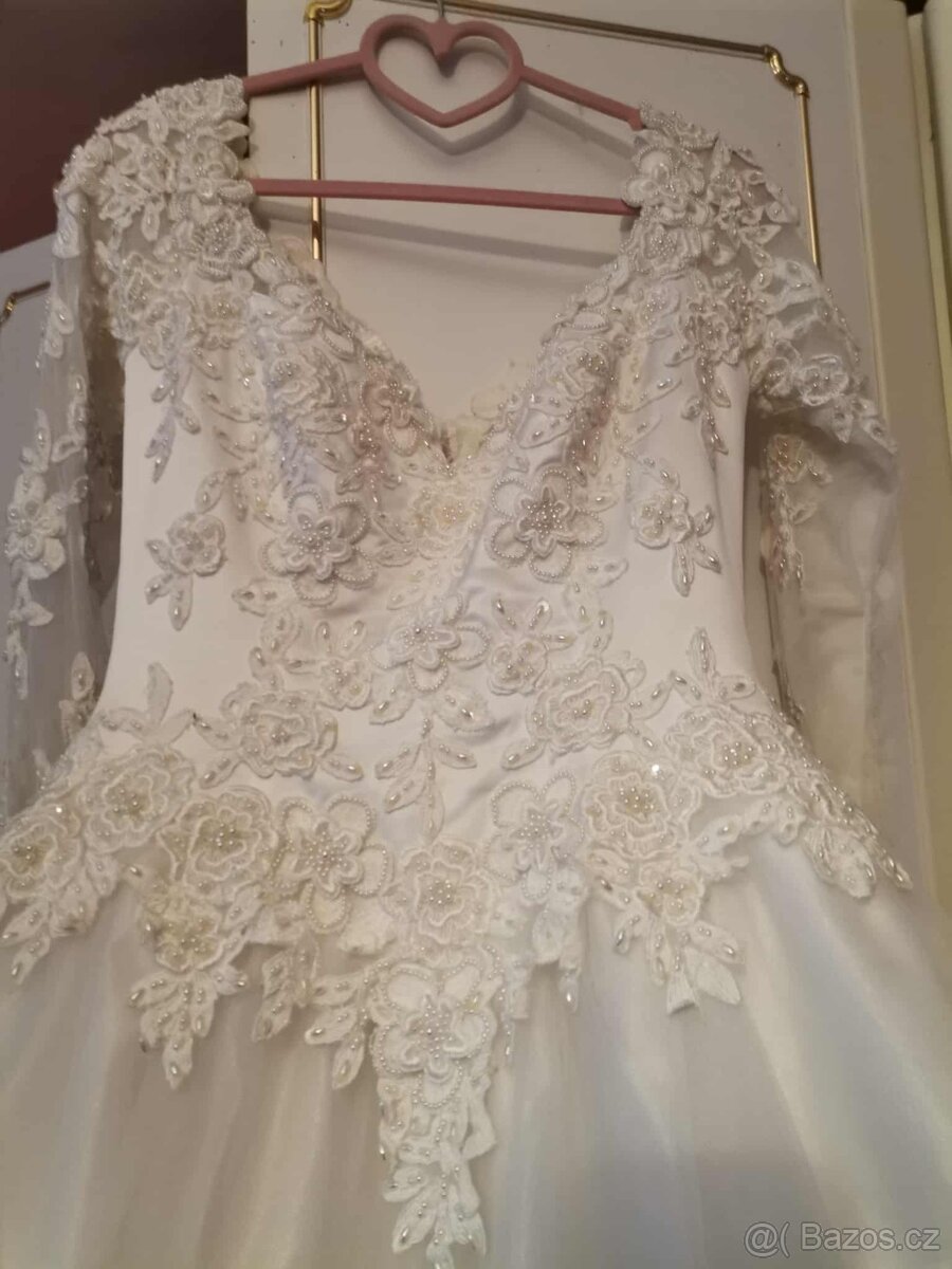svatebni šaty s vlečkou - 14