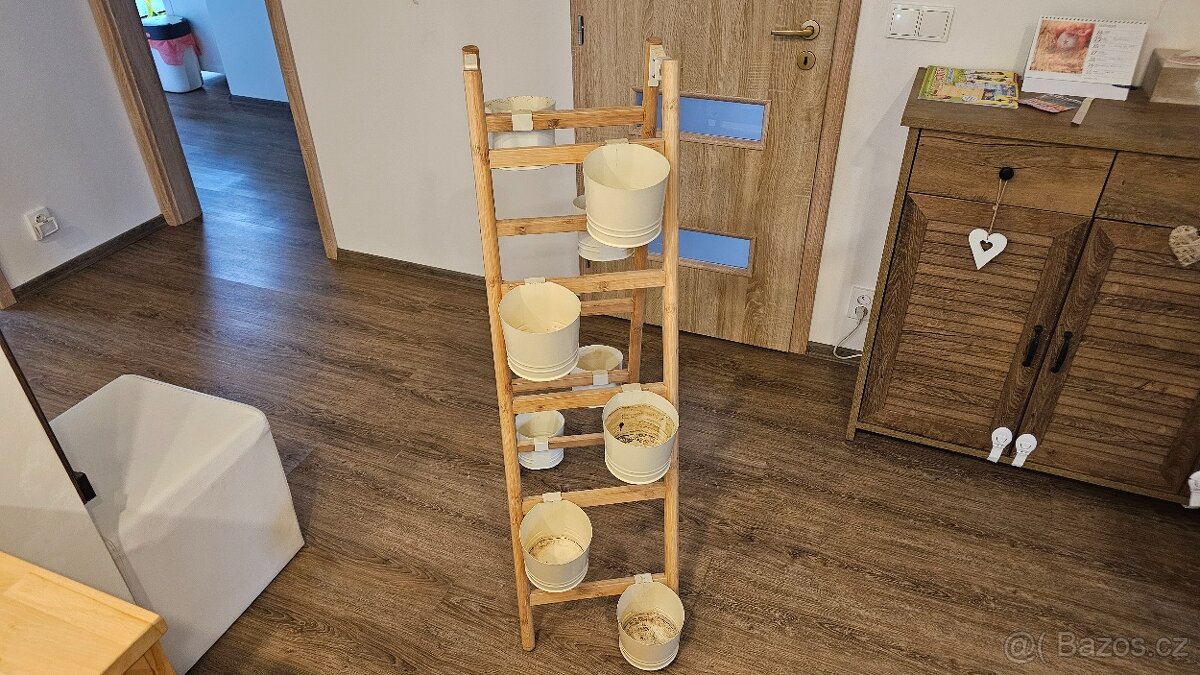 Závěsy, podstavce, stojany na rostliny - 14