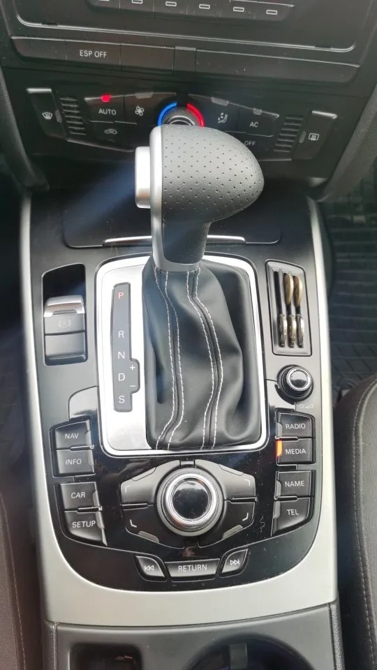 Radiaca páka pre DSG automat AUDI / čierna biela červená nit - 14