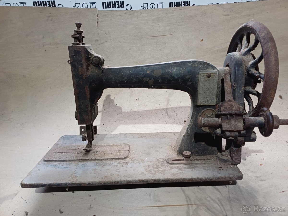 staré šicí stroje k renovaci - 14