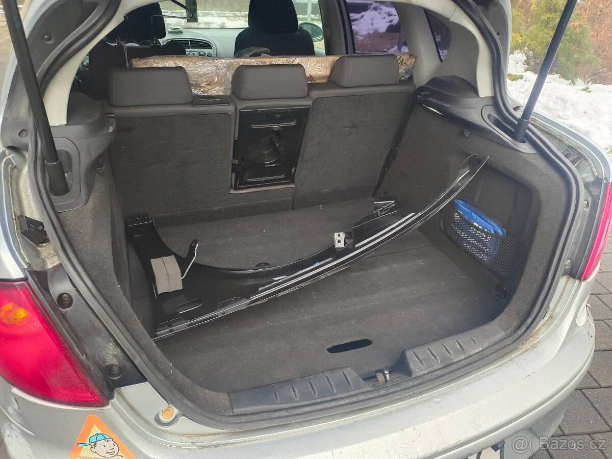 Lehce bouraný Seat Toledo 1.6 MPi - 14