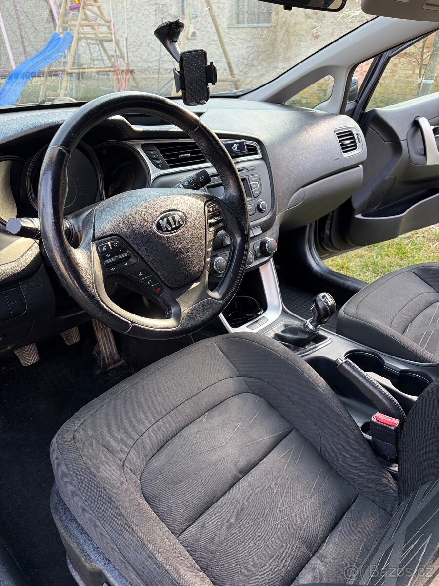 Kia Ceed 1.6 CRDi 100kw combi - 14