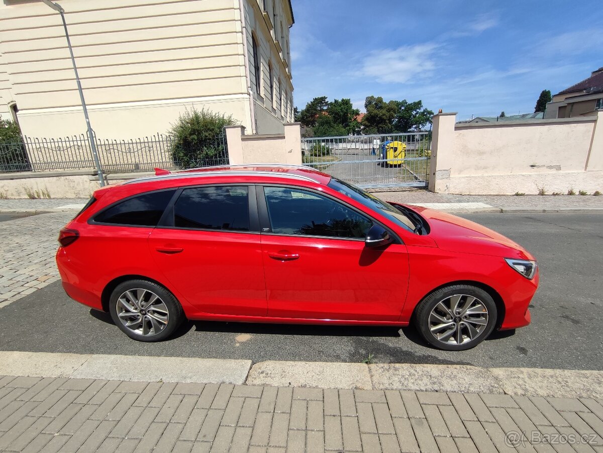 Hyundai i30 1.4 T-gdi 103kw top stav - 14