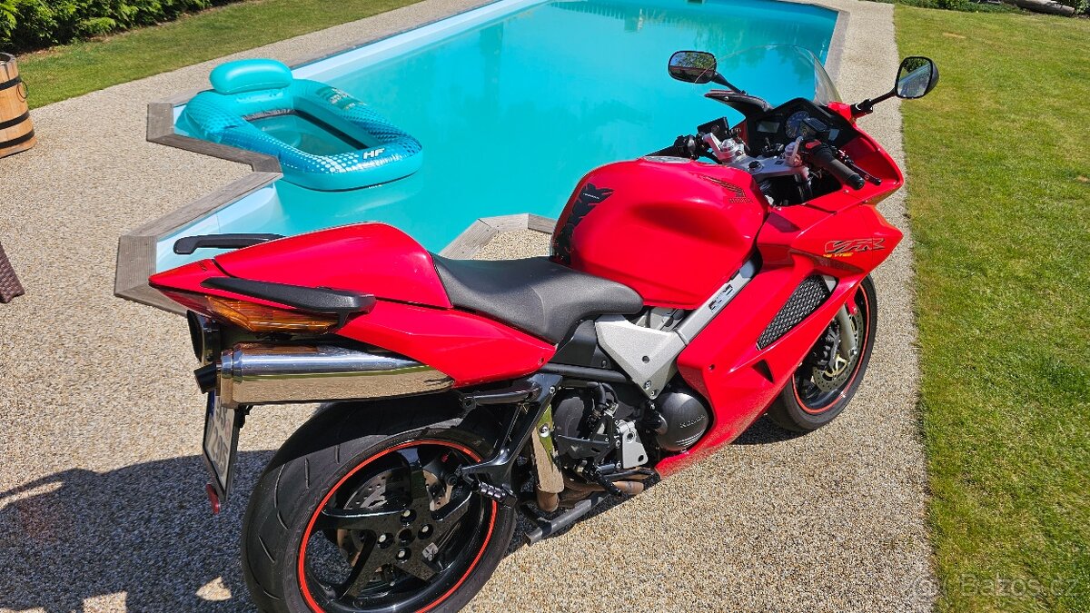 Honda VFR 800 VTEC RC46 - 14