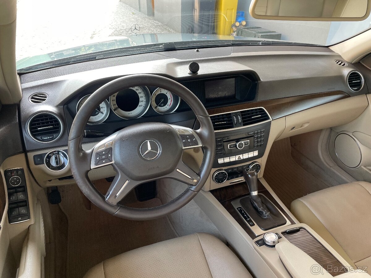 Mercedes-Benz C200 2.2 CDI Elegance W204 - 14