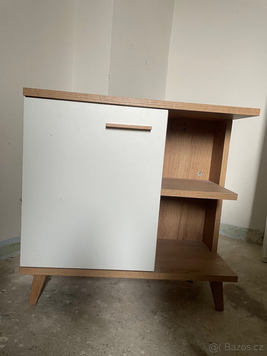 Koupelnové skříňky a zrcadlo - 14