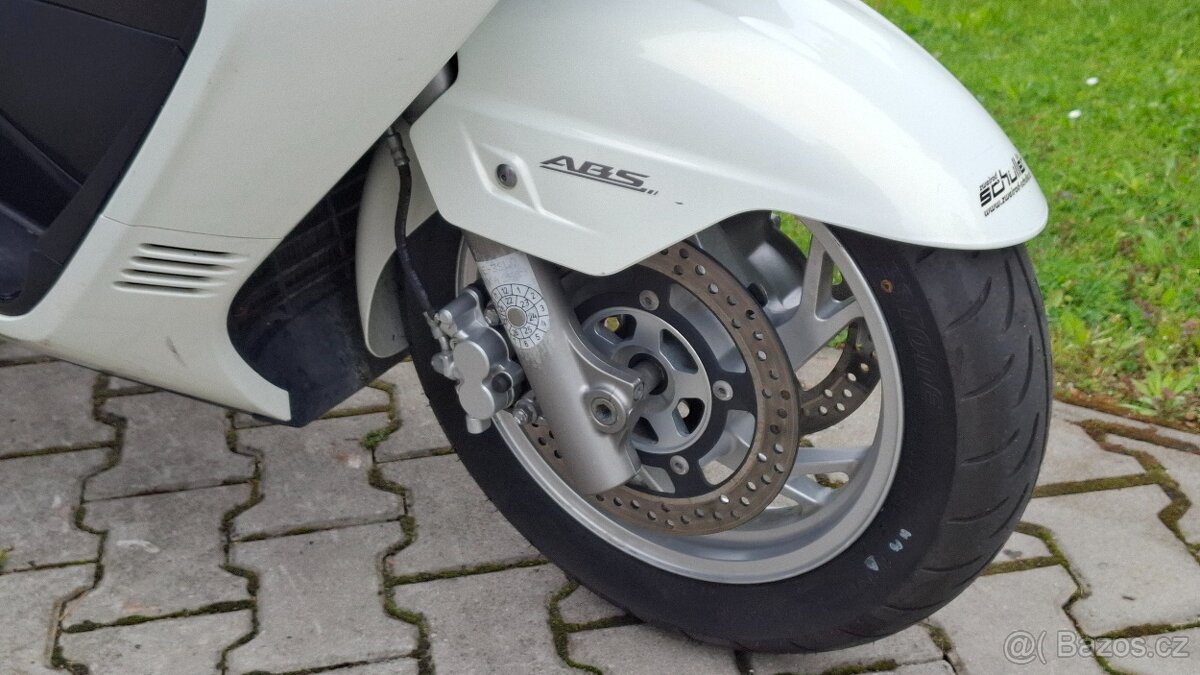 Suzuki Burgman 400 - r. 2011, najeto 42.318 km - 14