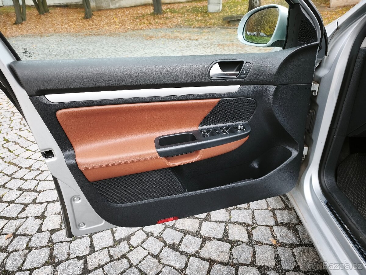 VW Golf 6 combi 2,0 103 kw Panorama Kůže Highline - 14