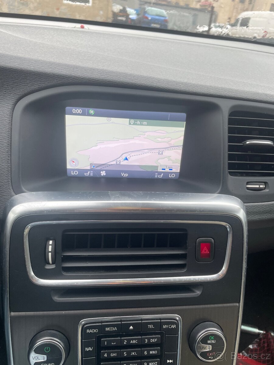 Prodám Volvo V60 D5, 2.4 4x4 - 14