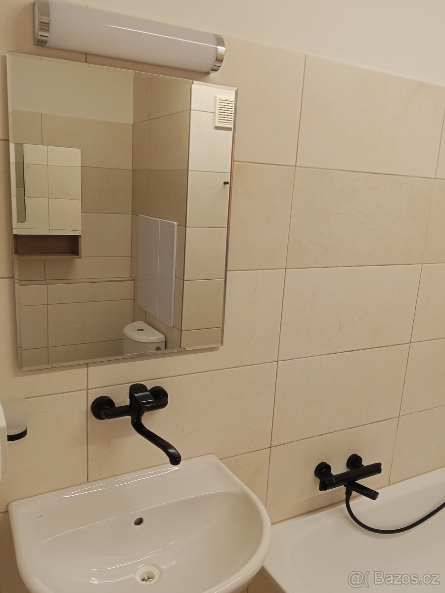 2+kk, druž.,39m2, po novém vyzdění koup/kuch. Krajní ul. - 14