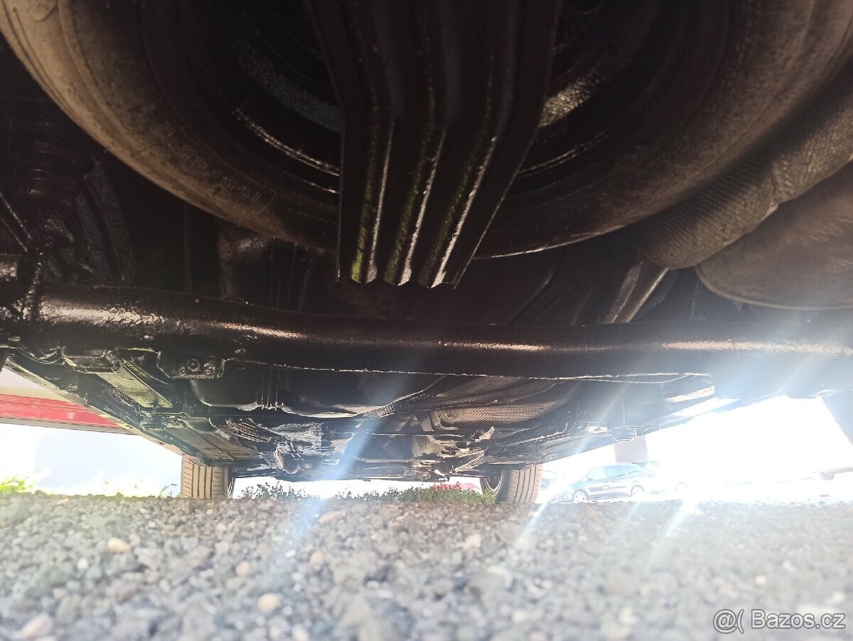 VW CADDY LIFE, 1,9 TDi, 77kW, rodinné auto - 14