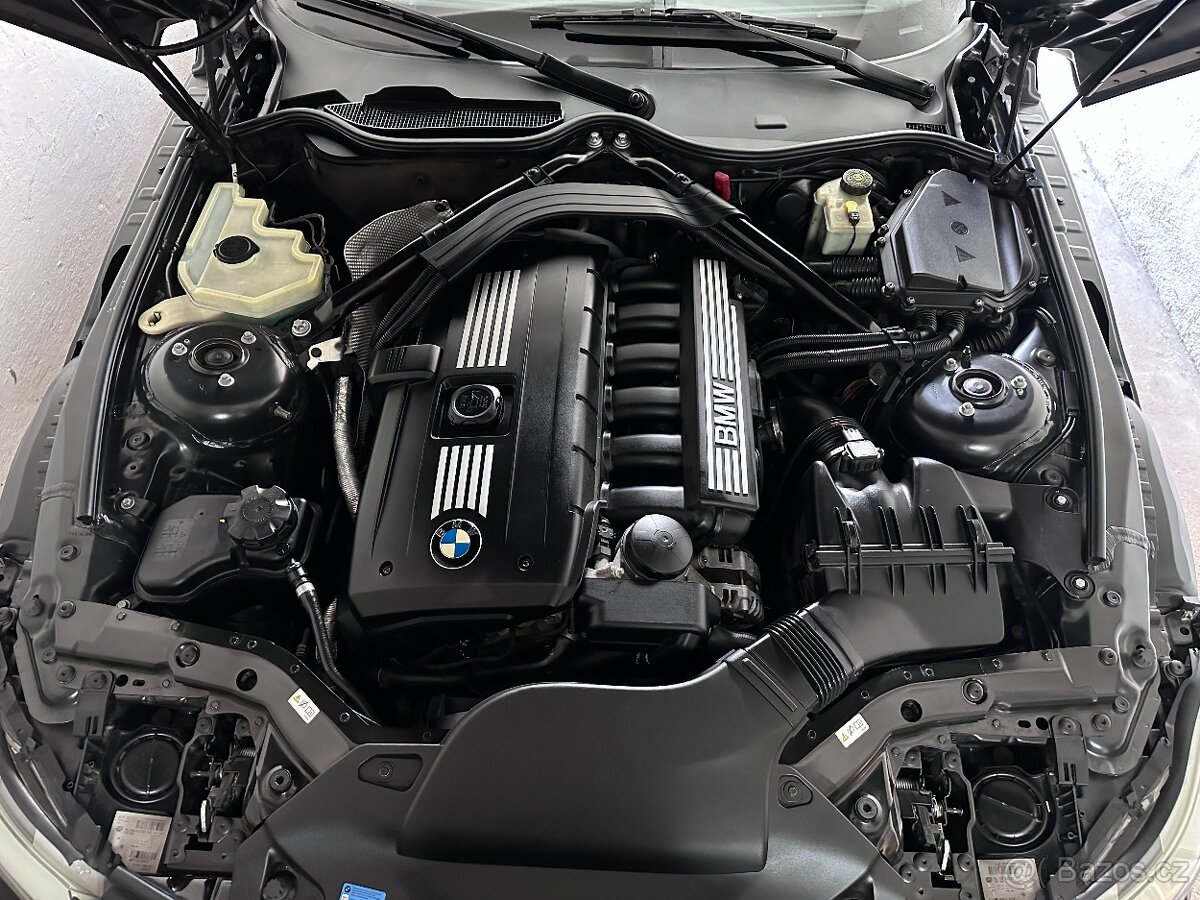 BMW Z4 sDrive 23i E89, schwarz metallic + hnědá kůže, výbava - 14