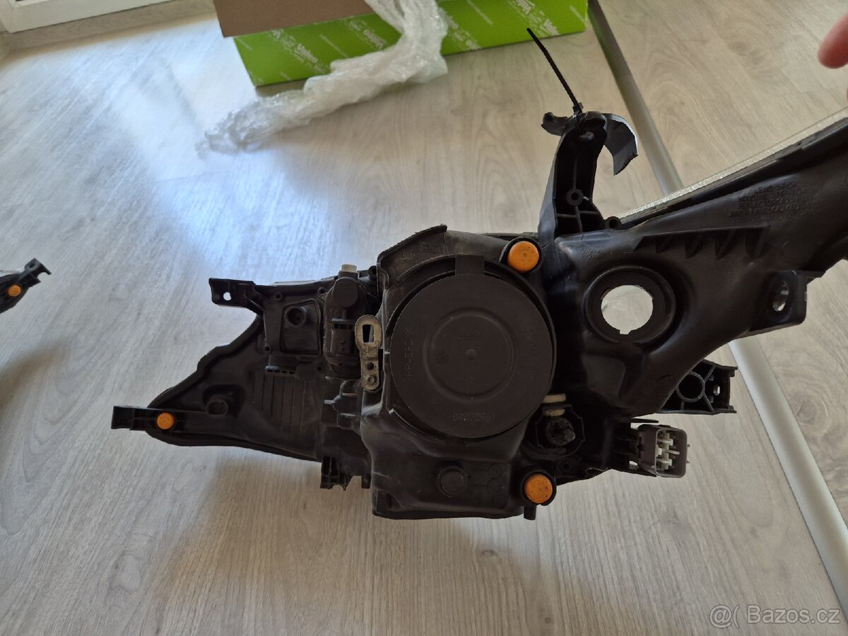 Přední světla Toyota Auris E18 - 14