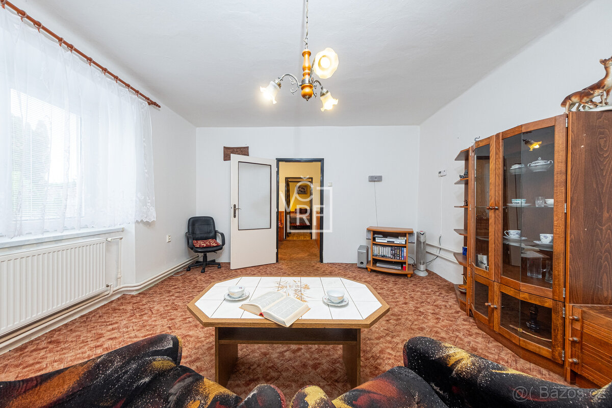 Zachovalý rodinný dům s pozemkem v obci Kořenice u Kolína - 14