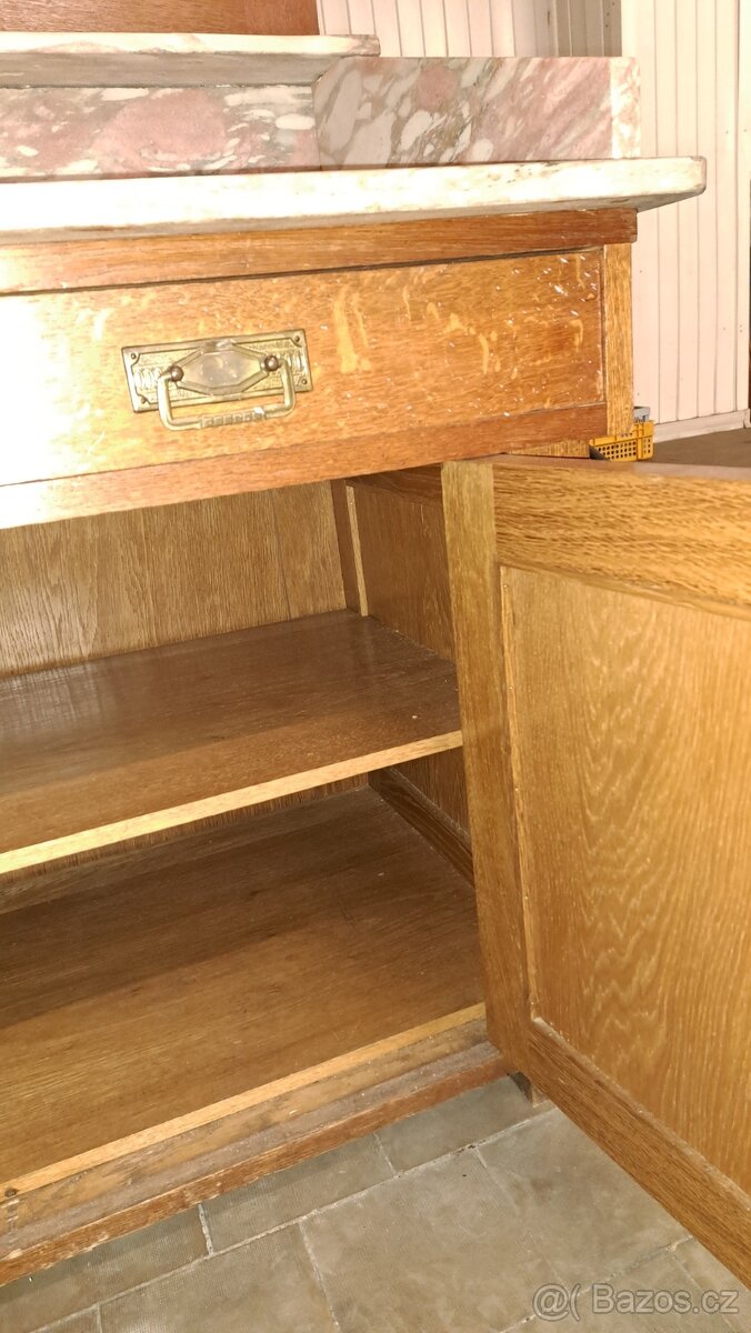 Historický dubový nábytek s rudým mramorem - 14
