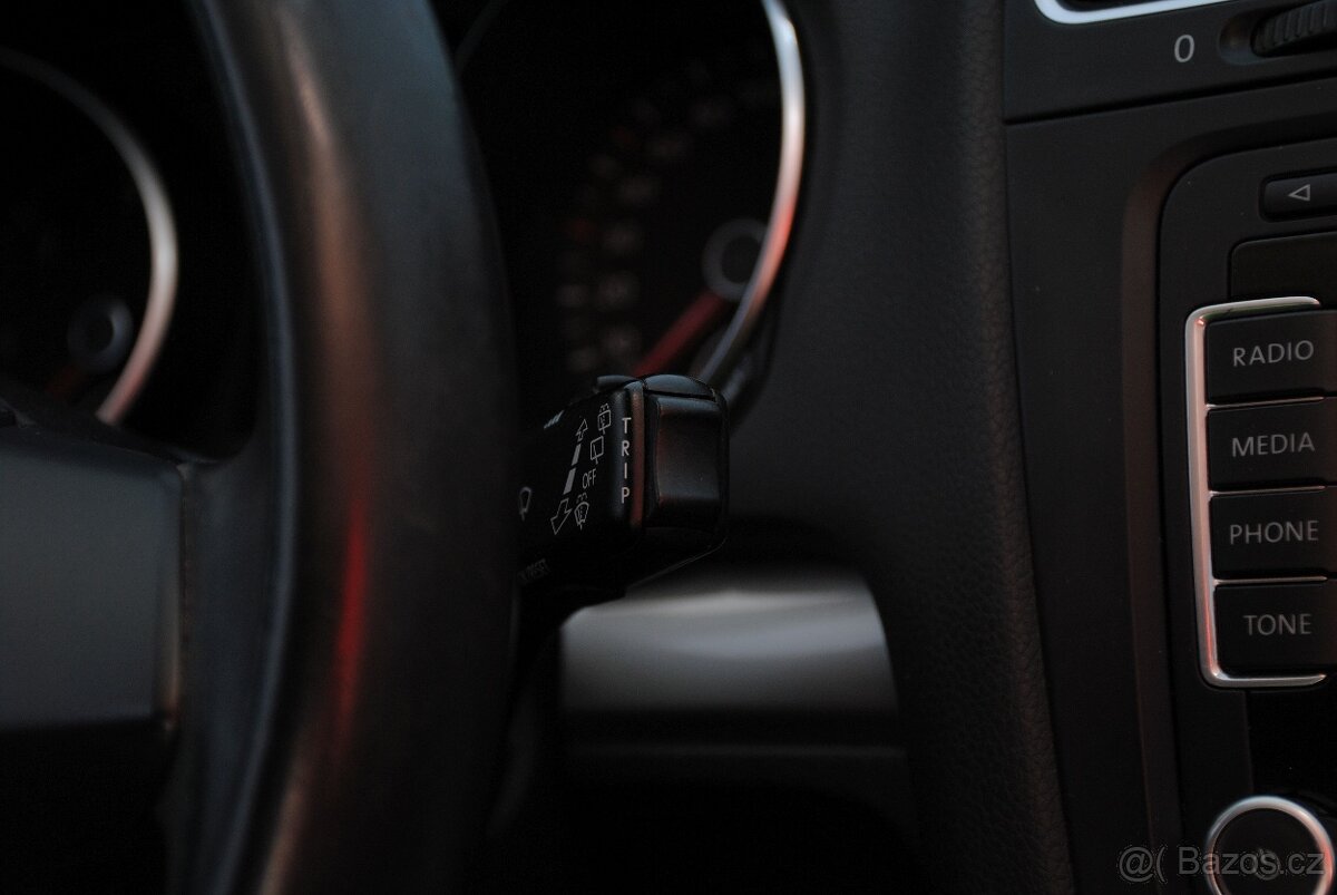 VW GOLF 6 2.0TDi 81kW - climatronic - navigace - handsfree - 14