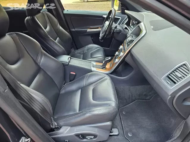 Volvo XC60 2.4 D5 169kW,AWD,Summum,Webasto,141tkm,Pano,Navi. - 14