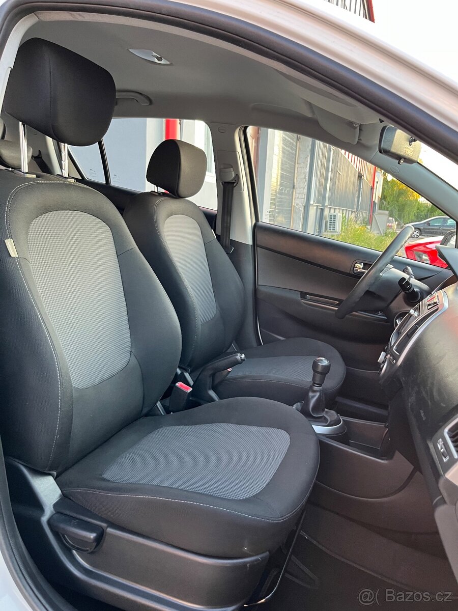 REZERVOVANE Hyundai i20 1.3 Benzin = Navi, r.v 2013, 96623km - 14